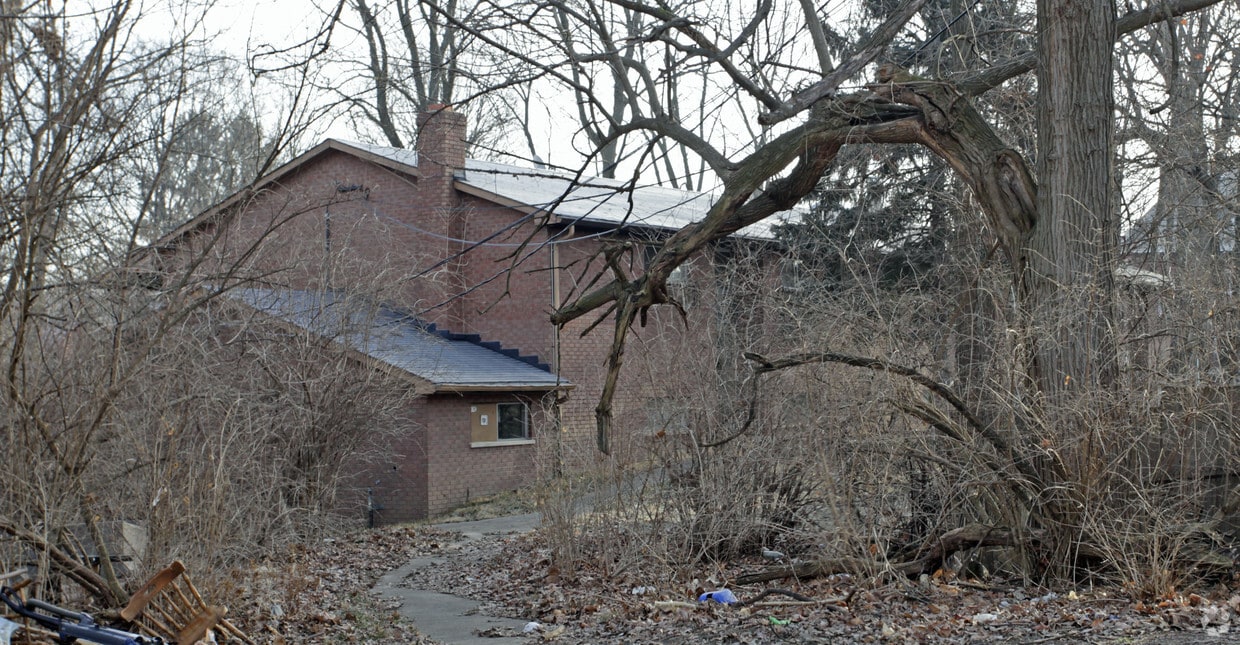 Building Photo - Village Garden
