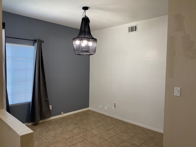 Building Photo - West Lancaster 3 bedroom available now!