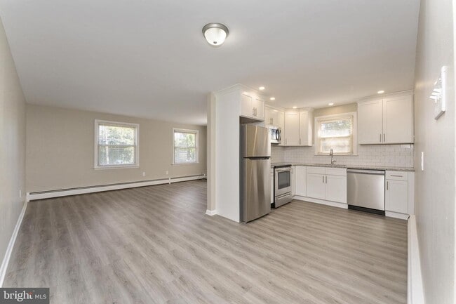 Building Photo - 243 Roesch Ave