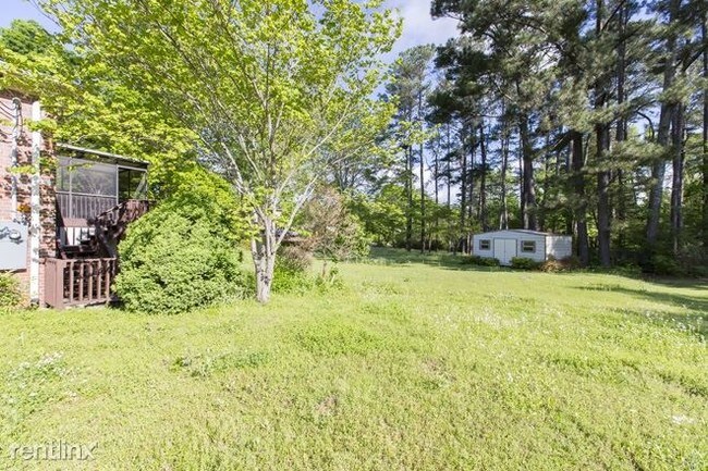 Building Photo - 2808 Cedar Ln