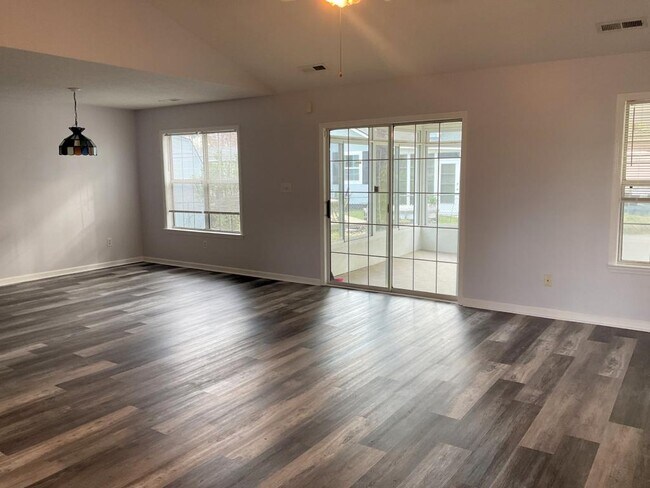 Foto del edificio - 3650 Farmington Pl