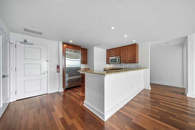 Foto del edificio - 8100 River Rd