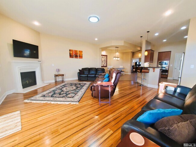 Building Photo - 5769 Desert Mirage Dr