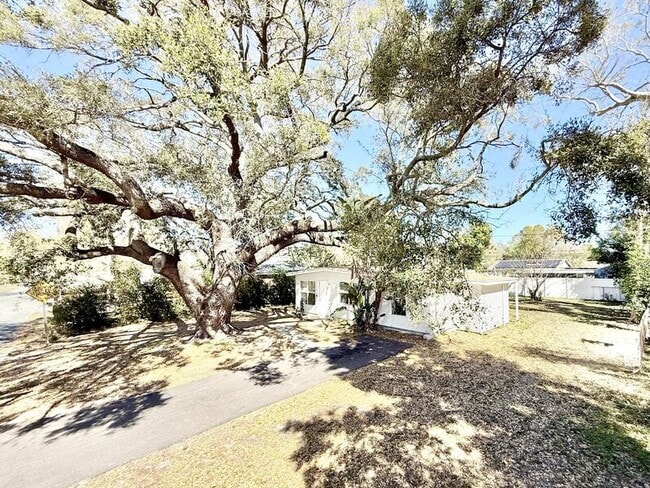 Building Photo - 7111 Onyx Dr N