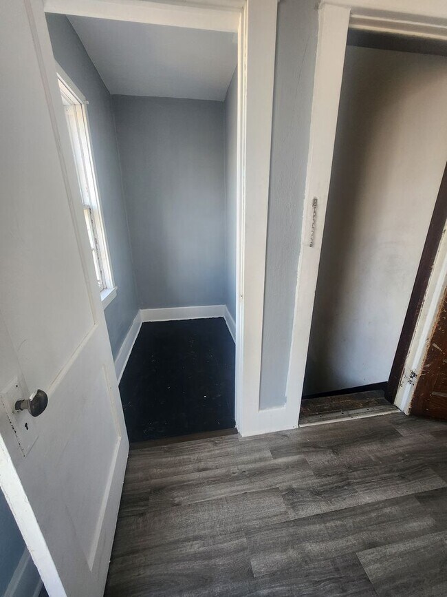 Foto del edificio - Upper 2 bedroom unit