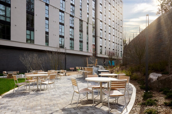 Building Photo - The Astrid