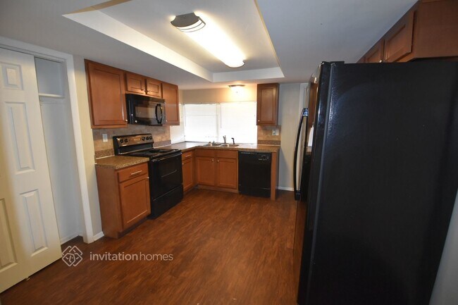 Foto del edificio - 4221 Newbury Dr