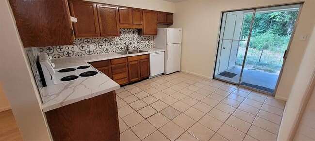 Building Photo - 8 Westway Cir