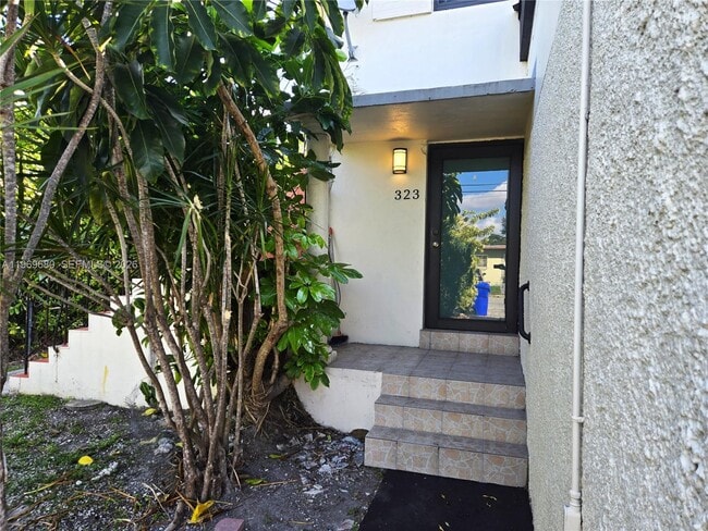 Foto del edificio - 323 SW 31st Ct