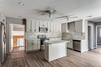 Building Photo - 1612 Woodview Dr