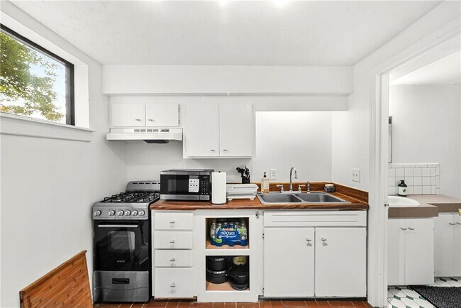 Building Photo - 3635 Cantrell Rd NE