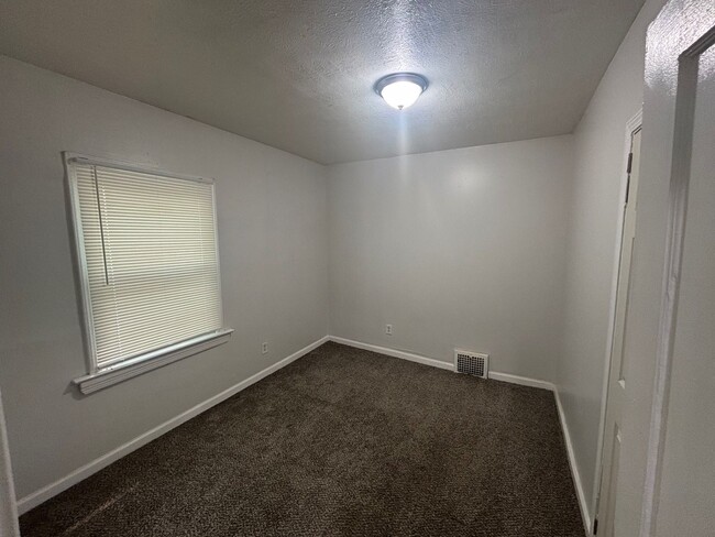 Foto del edificio - 4219 E 116th St