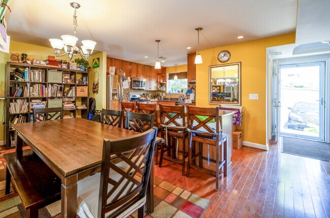 Foto del edificio - Charming Townhome with Unbeatable Amenities