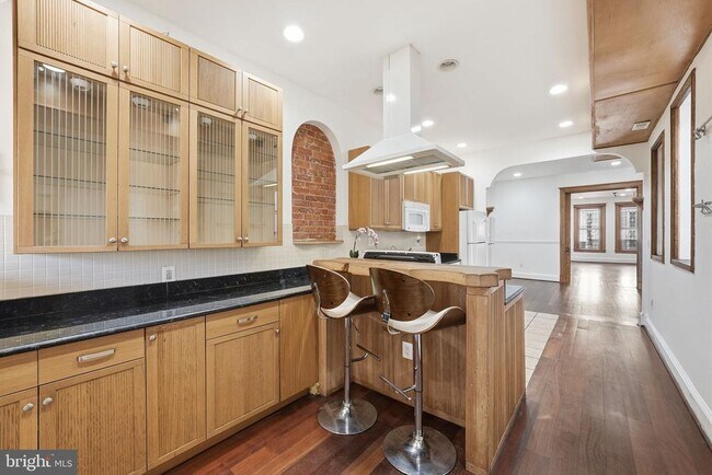 Foto del edificio - 1116 Monroe St NW