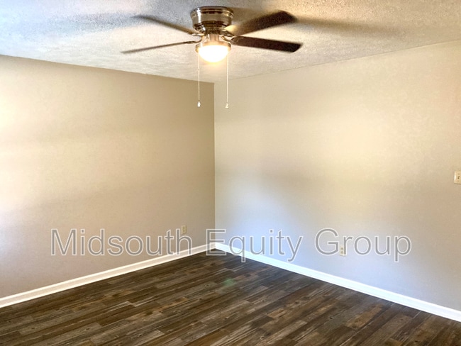 Foto del edificio - 124 Lower Brownsville Rd