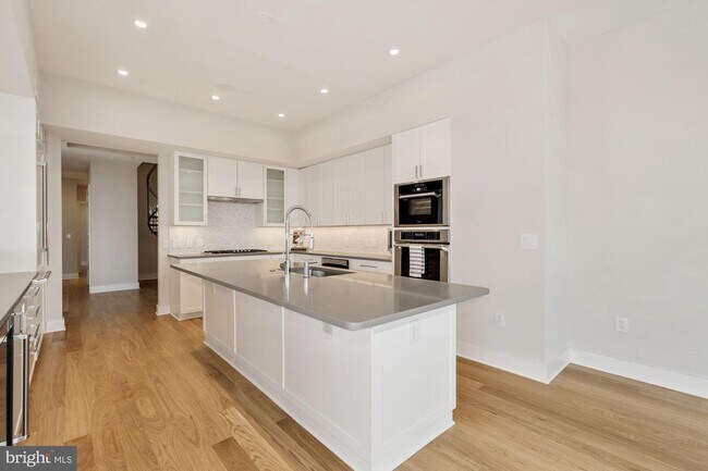 Foto del edificio - 4960 Fairmont Ave