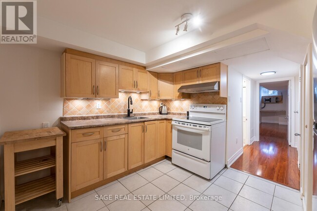 Building Photo - 38 Osler St