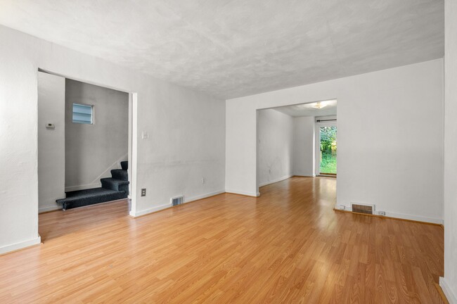 Building Photo - 823 Lilac St