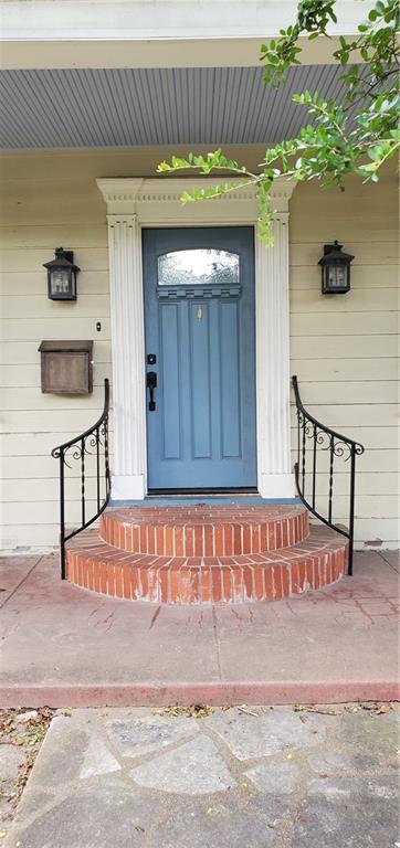 Building Photo - 1801 Alameda Dr
