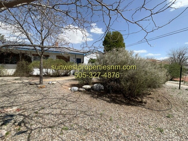 Building Photo - 2 Bedroom, 1 Bath Home Fully Landscaped