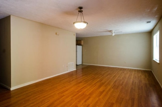 Building Photo - 1052 Sweetwater, Athens, GA 30606