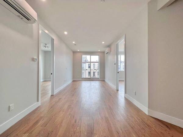 Foto del edificio - 1477 Greene Ave