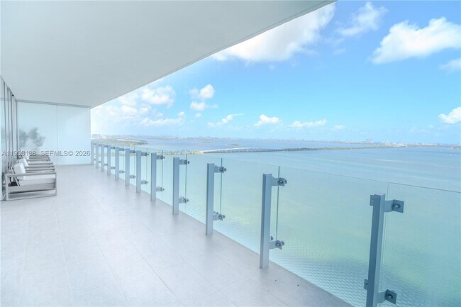 Foto del edificio - 700 NE 26th Terrace