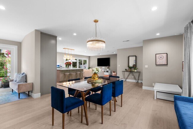 Foto del edificio - 3286 Mandeville Canyon Rd