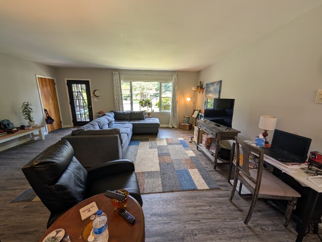 Foto del edificio - 1240 Pinebrook Cir