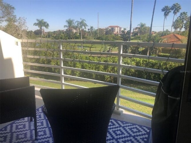 Foto del edificio - 6011 Bahia Del Mar Blvd S