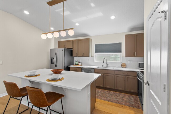 Building Photo - 4621 Glencrest Loop