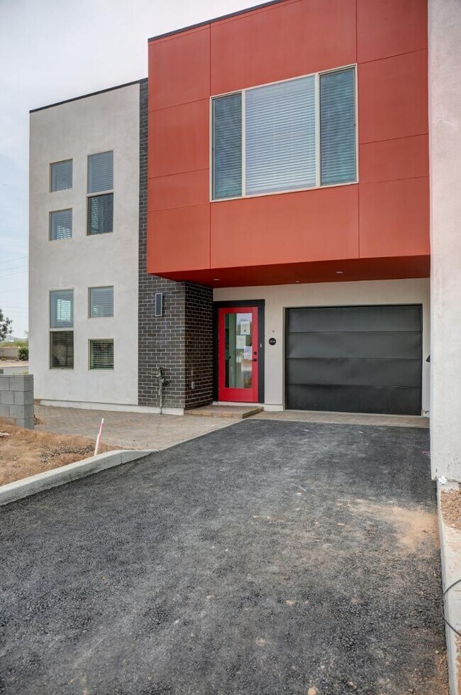 Building Photo - 630 N Power Rd