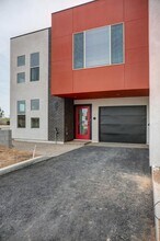 Building Photo - 630 N Power Rd