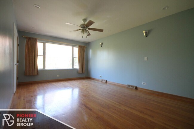 Foto del edificio - 1835 W Berteau Ave