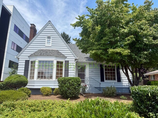 Building Photo - Lovely 3-Bedroom, 2-Bathroom House with Detached Garage in North Portland