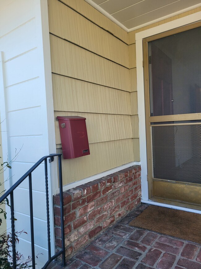 Foto del edificio - 5363 James Ave