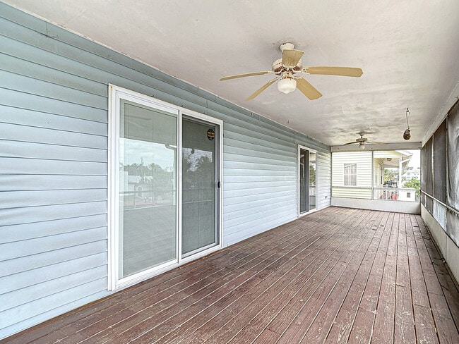 Building Photo - 13918 Raie Ave