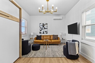 Building Photo - 137 Gower St