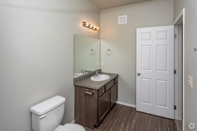 2BR, 1BA, Townhome - 991SF - Windsor Heights Apartments