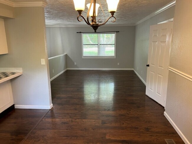 Foto del edificio - Maryville 37801 - 3 bedroom 2 bath (Upstairs Only) home - Contact Troy Adams (865) 233-6949