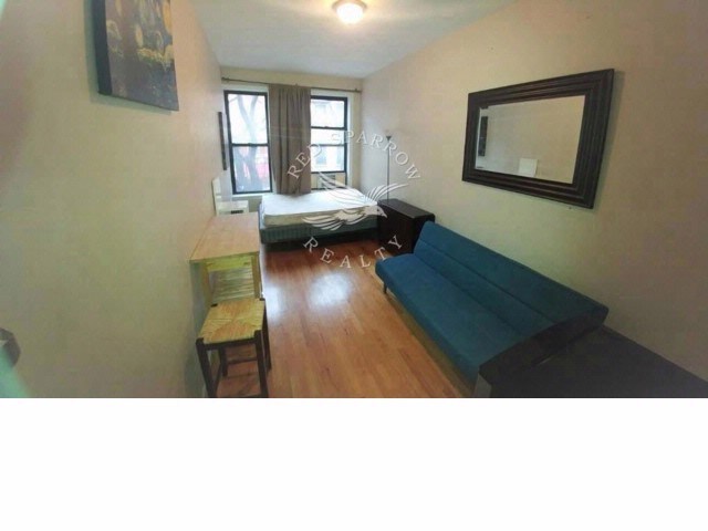 Primary Photo - 240 W 16th St