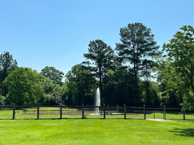 Building Photo - 3 Bedroom Single Family Home in Lufkin/Hud...