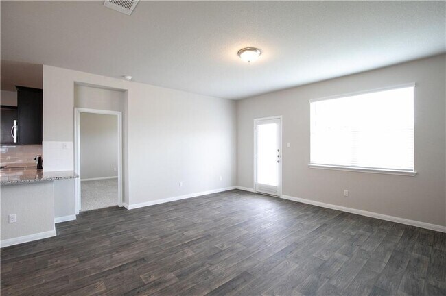 Foto del edificio - 505 Naset Dr