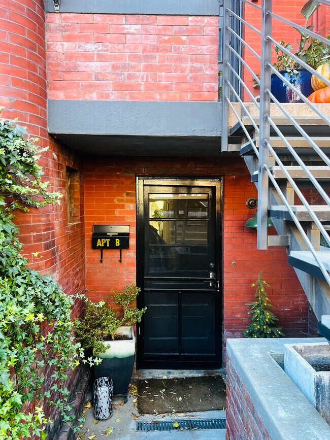Foto del edificio - 118 Seaton Pl NW