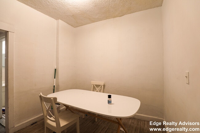 Building Photo - 56 Egmont St