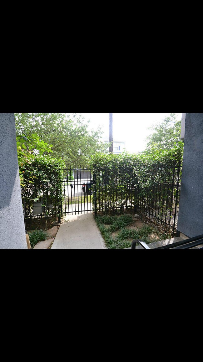 Por principal - 1812 Rosalie St