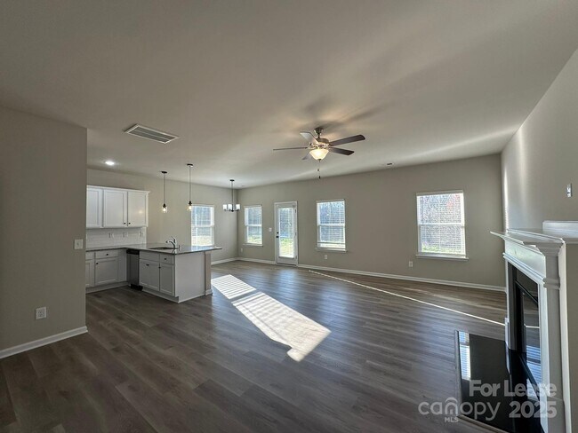 Foto del edificio - 9050 Stoney Waters Ct
