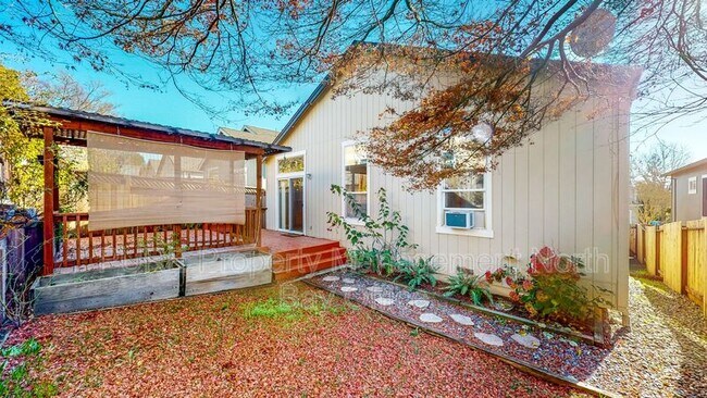 Building Photo - 5669 Raters Dr