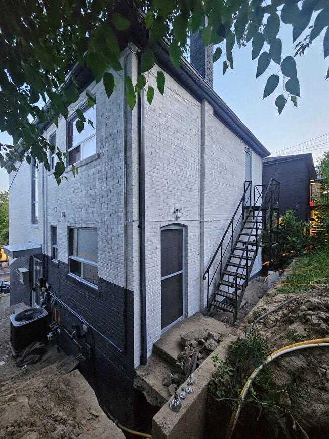 Building Photo - 1252 Davenport Rd