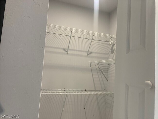 Foto del edificio - 3211-3243 43rd St SW